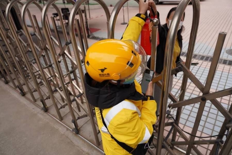 大二女学生送外卖被骂哭,大二女孩送外卖被骂