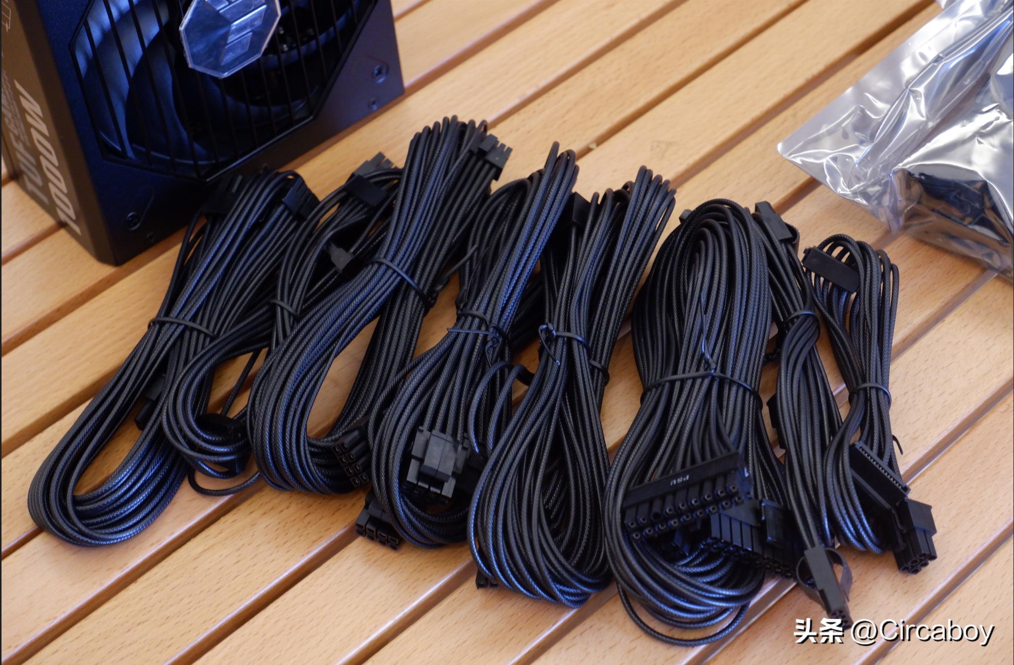 华硕4070电竞特工和巨齿鲨哪个好,4070七彩虹ultra和华硕巨齿鲨哪个好