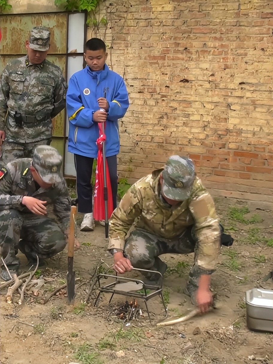 营造浓厚的国防教育氛围,依托红色资源开展学生国防教育