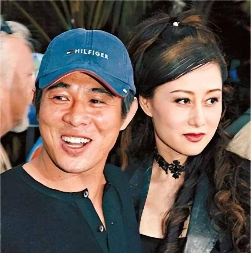 情义千斤不敌胸脯四两的意思,情义千斤不敌胸脯二两