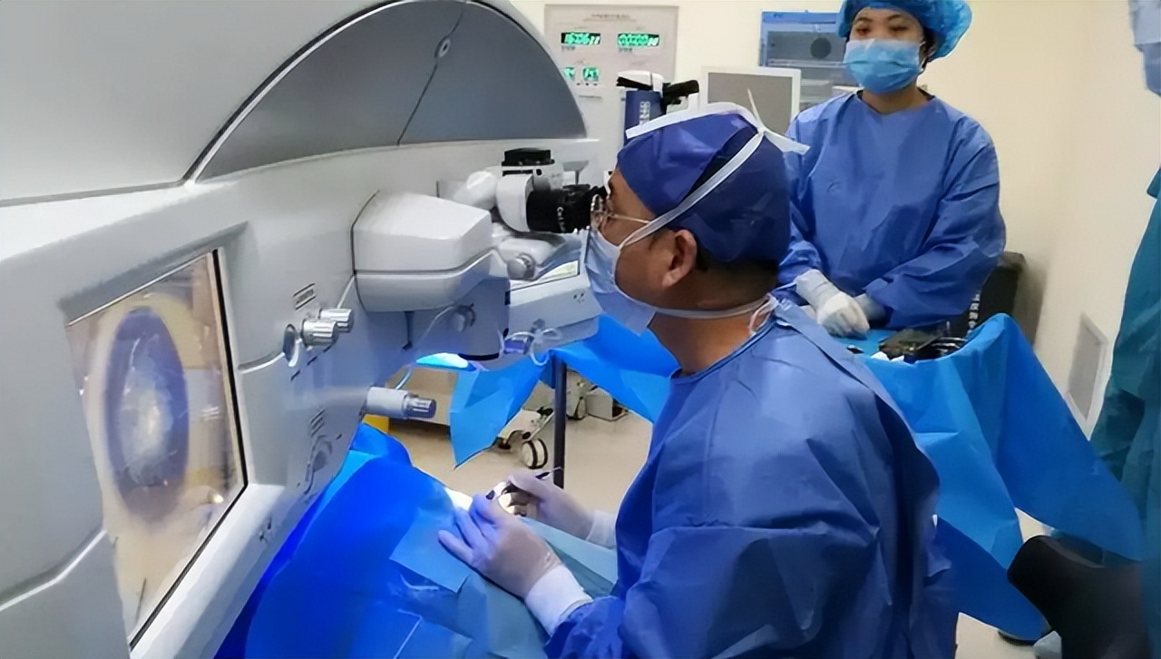 激光手术治近视眼后遗症老年,近视眼做飞秒激光有什么后遗症