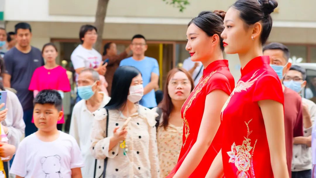 2020天津时装周精彩大秀,皮尔卡丹快闪