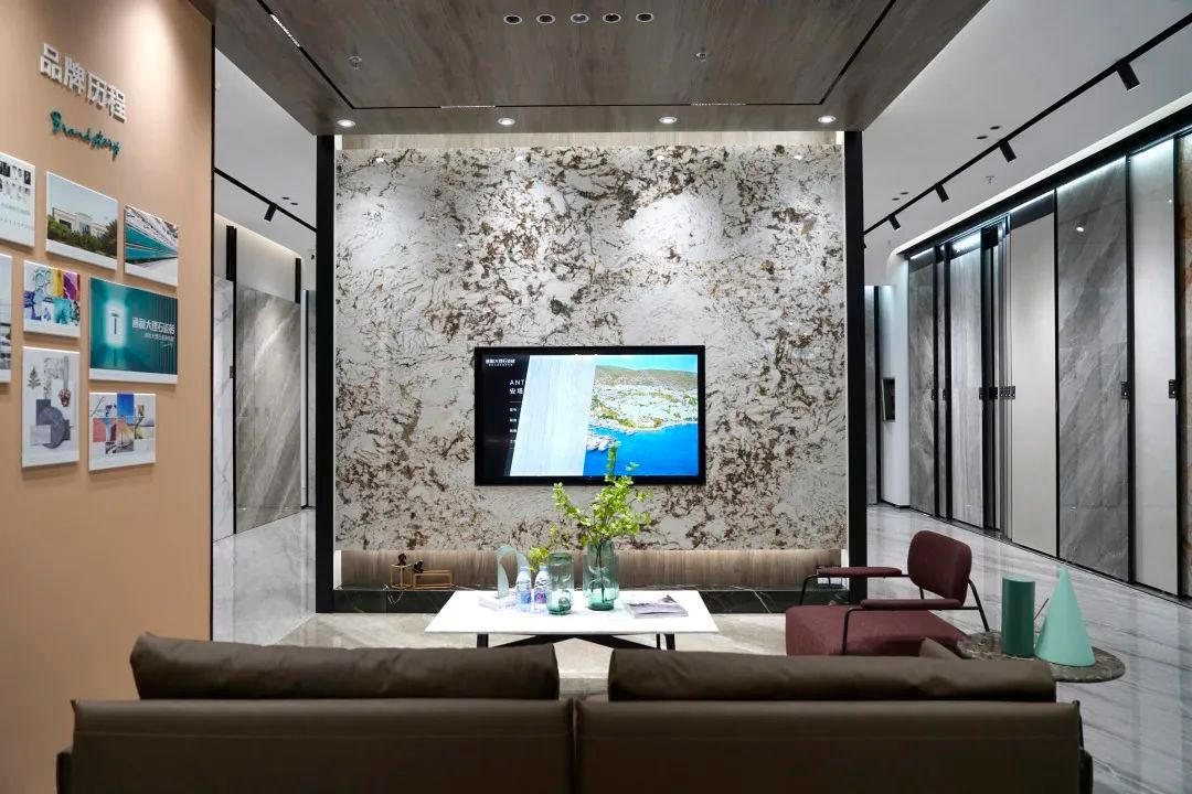 探寻“无垠石境”：透过逆势升级的展厅，读懂一个品牌