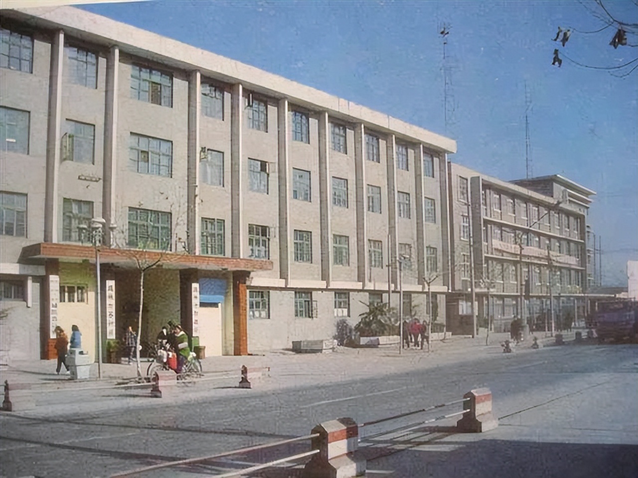 神秘华侨要在家乡投资30亿，一查：支票系伪造，他是本地失业教师