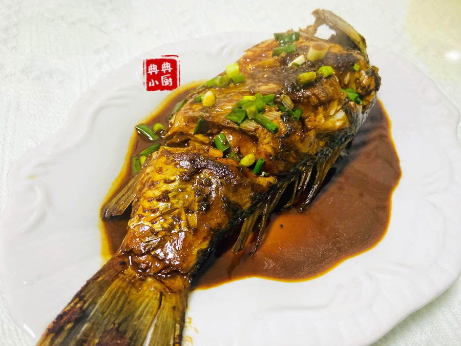 鱼皮不刮怎么去鳞,做烤鱼的时候鱼皮不破的方法