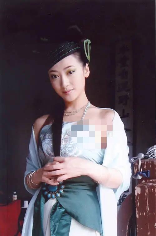 满屏锥子下巴充气硅胶脸，翻拍剧越来越难看，新旧版演员对比惨烈