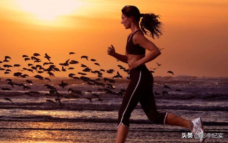 她被下药囚禁到地下室，当众多人*奴性**，报警后英国警方：你穿多少