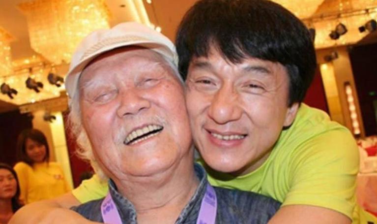 成龙叫房仕龙还是陈港生,成龙姓房为什么叫陈港生