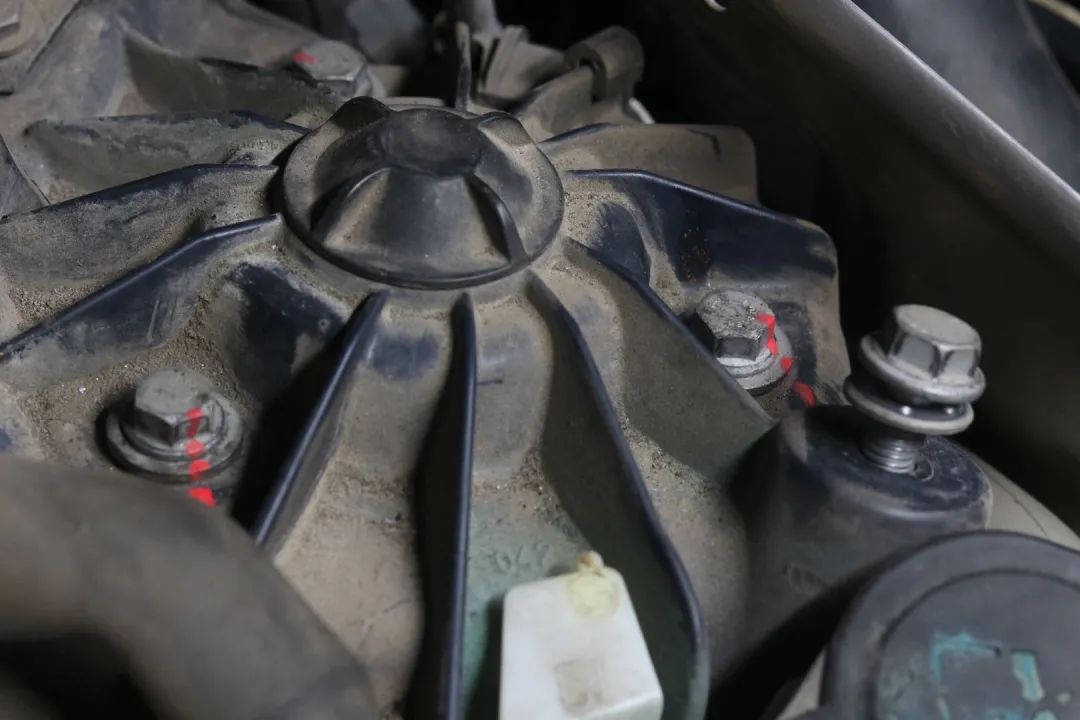 怪兽修车视频全集,13年宝马gt535升级新款内饰