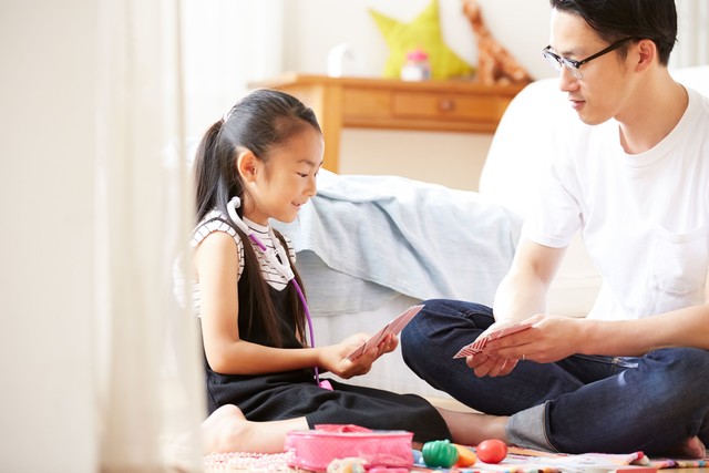 适合一个人带孩子出游的游戏,适合旅游车上跟孩子的互动小游戏