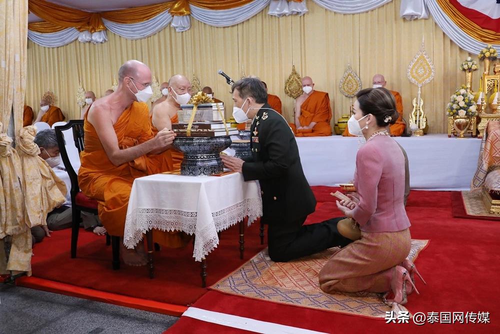 泰国国王最近出席活动,泰国最新国王和王后消息