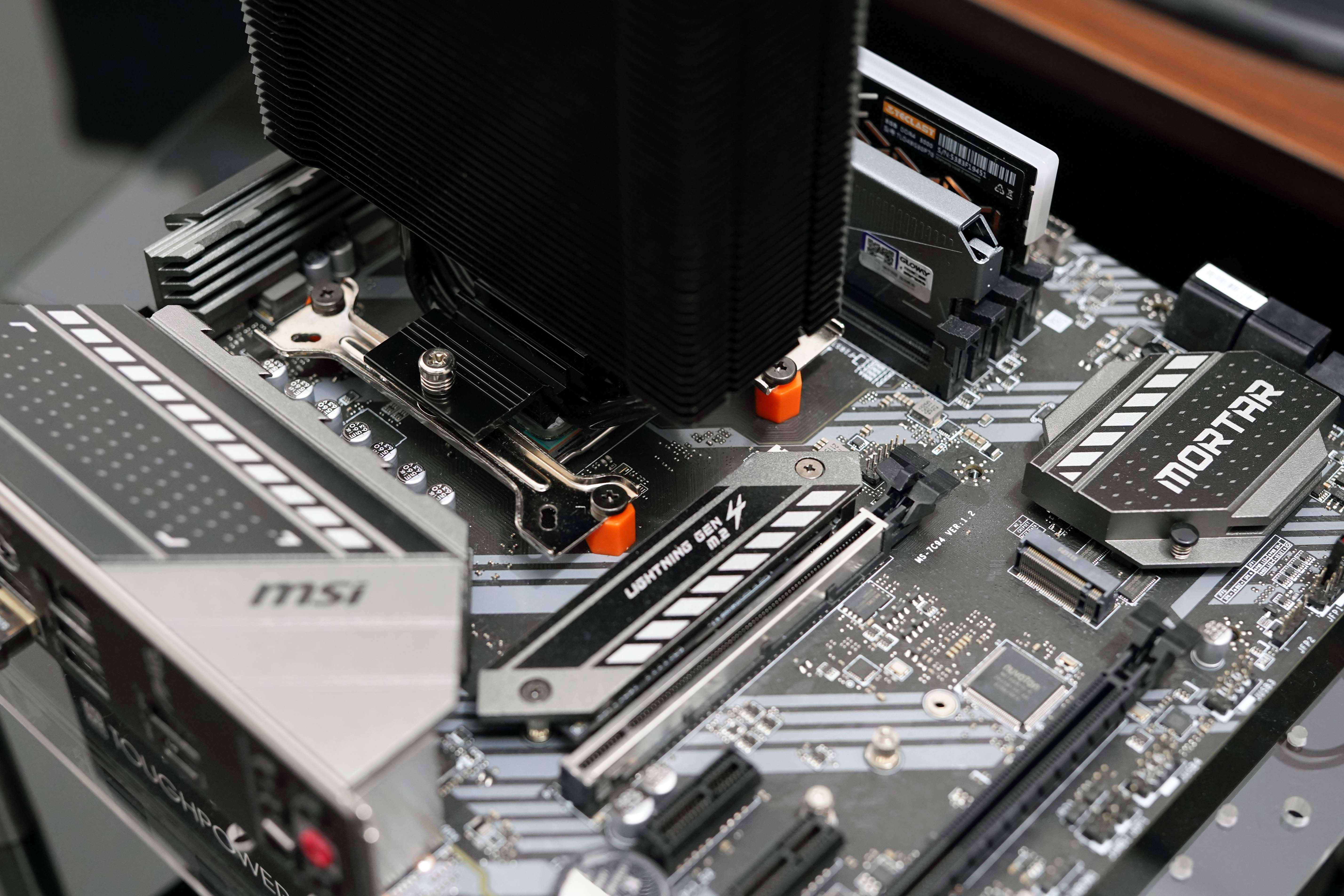 超频三r4000散热器有没有神光同步,超频三东海r4000散热怎么样