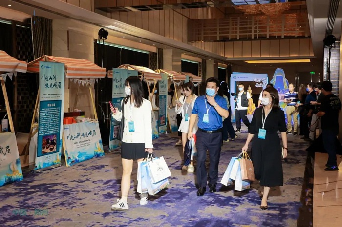 峨眉山巡游,峨眉山郑州报团