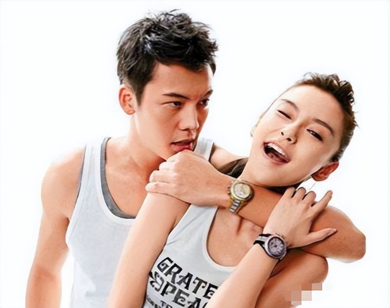 黄晓明当众摸女性屁股，Angelababy不闻不问，最终走向离婚