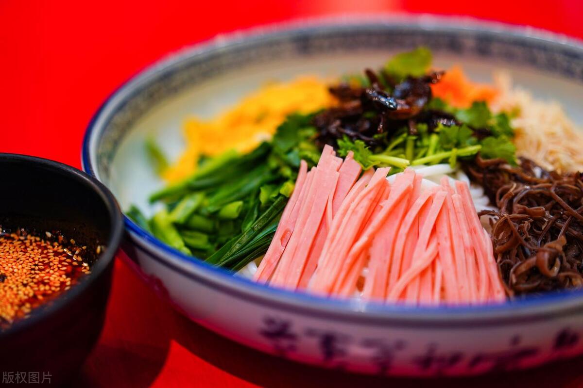 昆明旅游攻略景点及美食,2022春节昆明周边游玩景点推荐