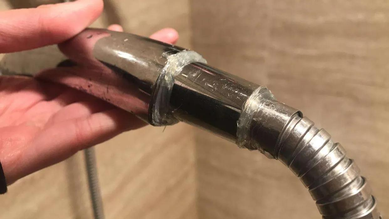 柜门铰链上的螺丝掉了是什么原因,柜门铰链两个螺丝