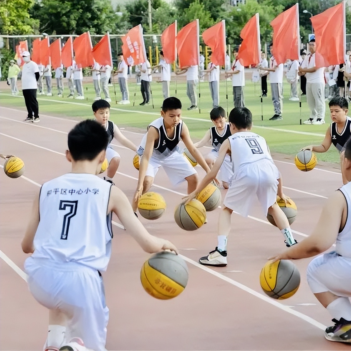 创造少年向阳生,强体励志筑未来——和平区中心小学举行校园运动会暨六年级毕业典礼