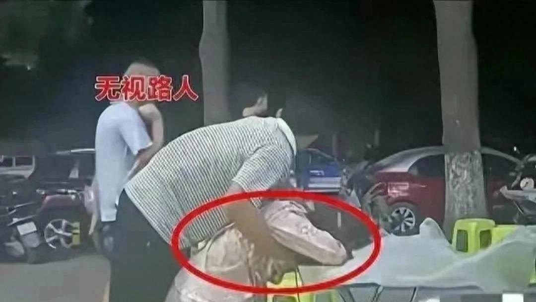 中学两教师街头：强吻、揉胸、摸*体下**....女被害人谅解就没事了？