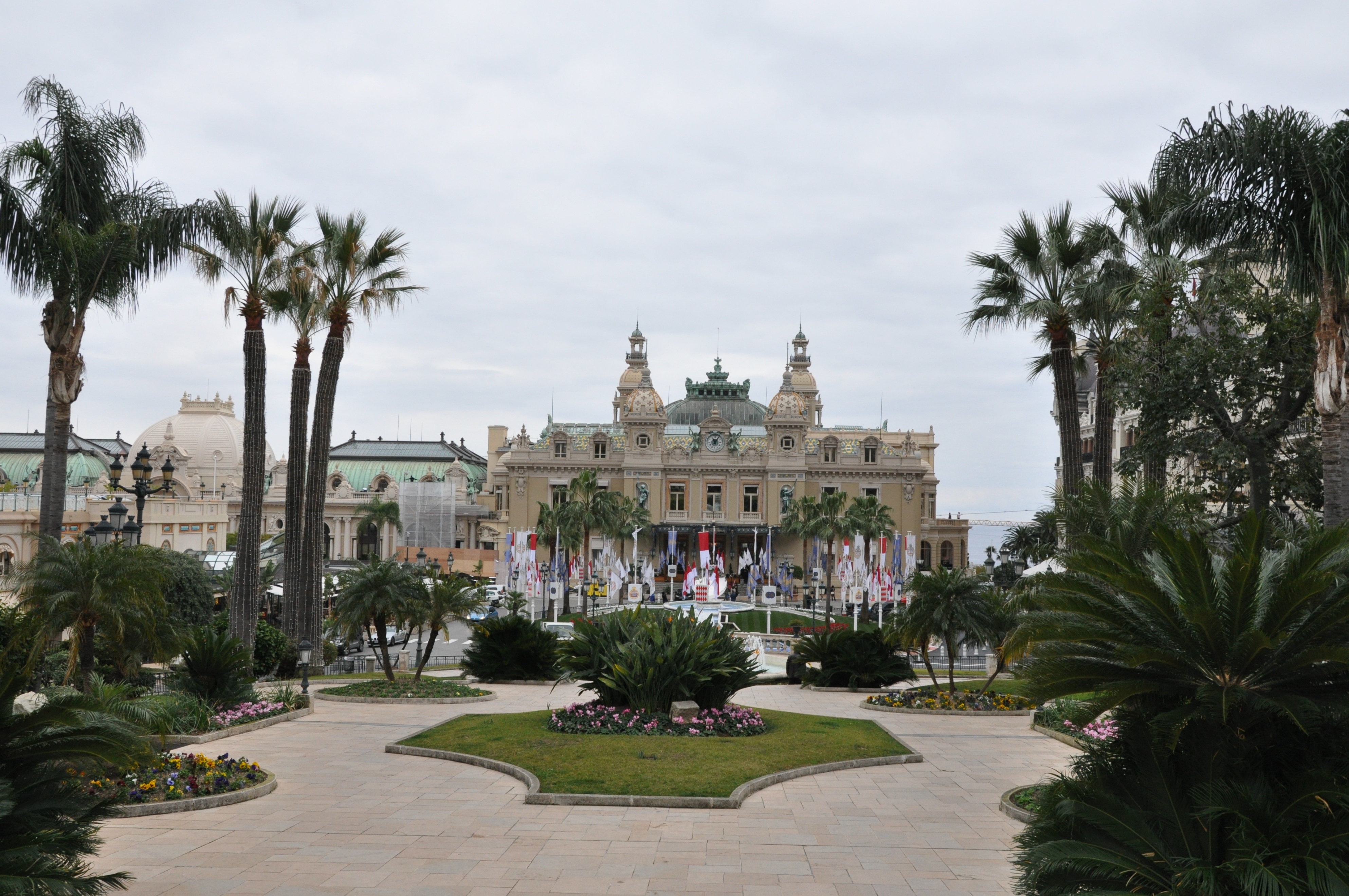 摩纳哥：拥有巨大财富的世界第二小国家，奢华的旅游度假胜地