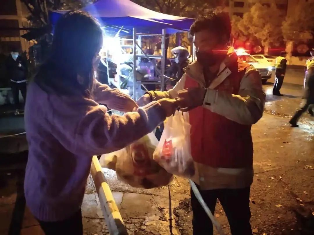 上海疫情下，中国最豪爽神秘组织，把14亿总部大楼都捐了！