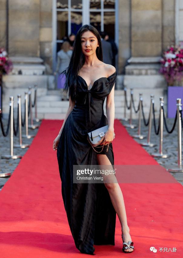 顶级网红逐梦娱乐圈，结果她被骂颜值太普通？