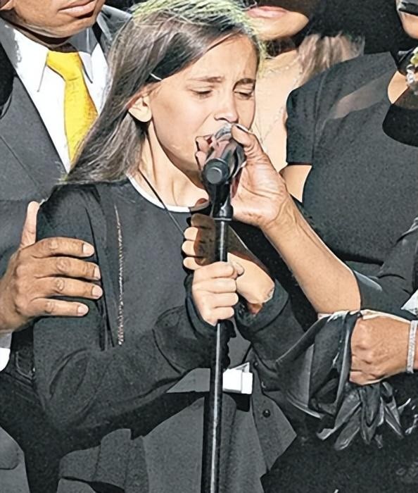 2009年杰克逊去世：长子遗传白癜风，女儿14岁被侵犯，幼子最像他