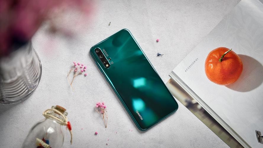 惊喜揭开颜值面纱，华为nova10系列银色新机未来感十足