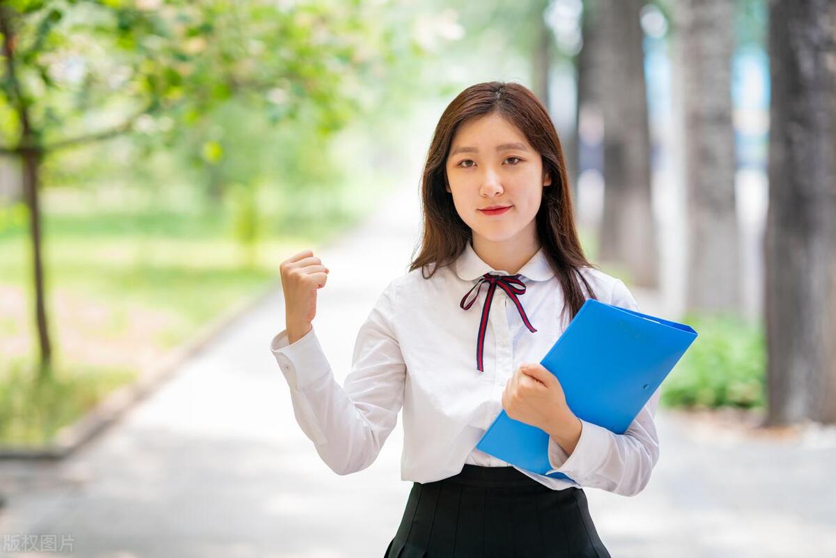 给老师送礼不接受怎么办,过年给老师送礼老师不肯收怎么办