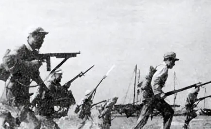 广西一犯人被枪决,广西一罪犯被押往刑场枪决