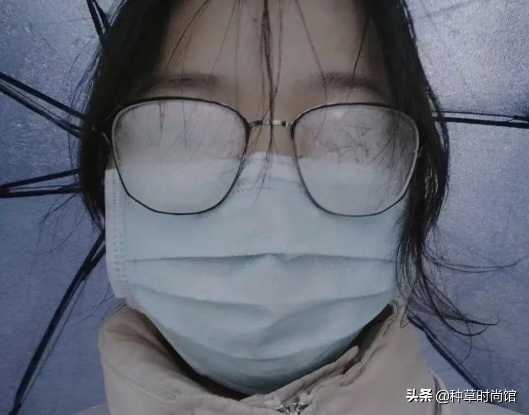 女孩问戴眼镜和不戴眼镜有啥区别,戴眼镜和不戴眼镜女生对比图