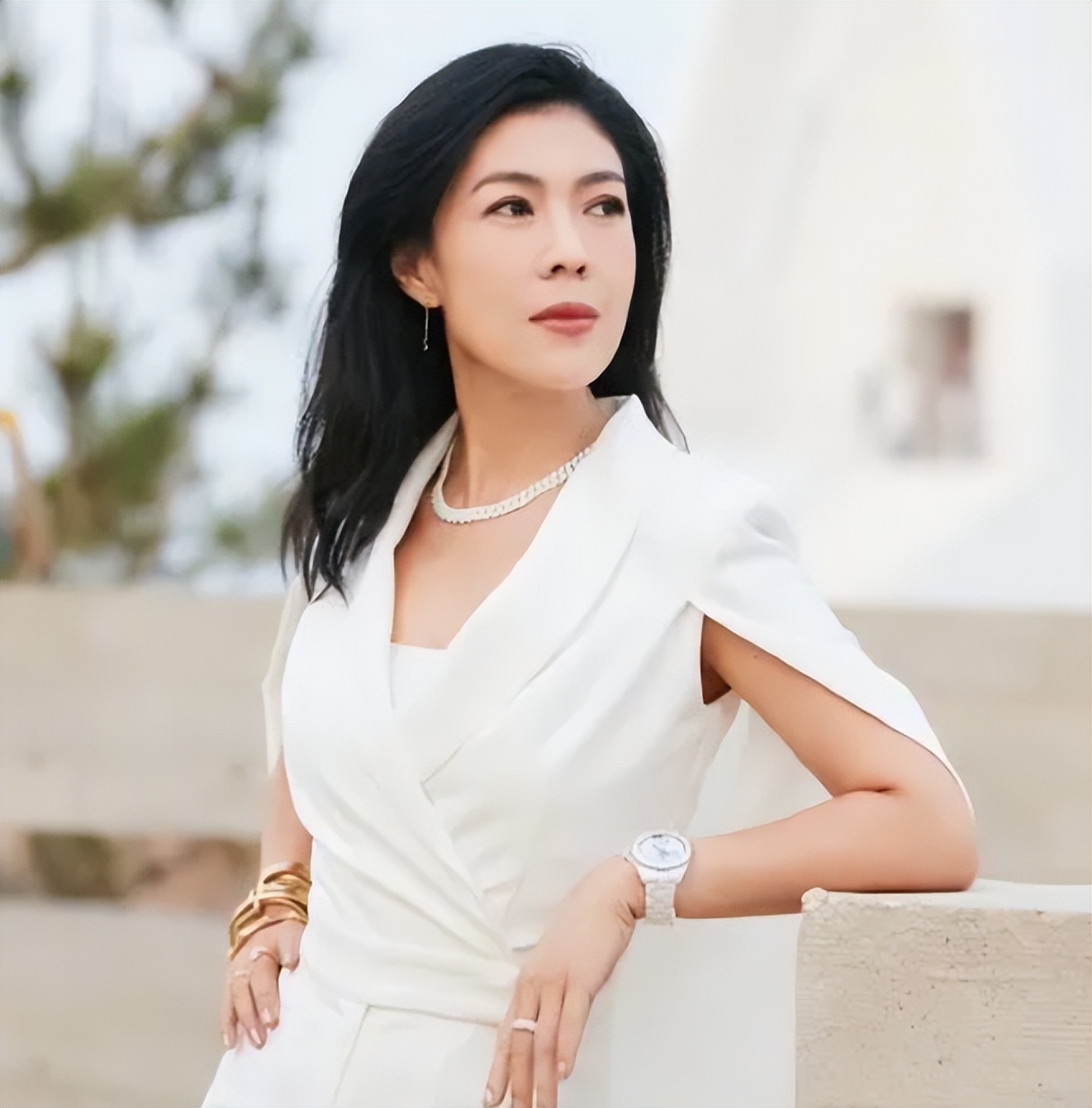 资本弃子唐嫣：获罗晋宠爱用四万手机壳，穿假货得罪苏芒遭封杀