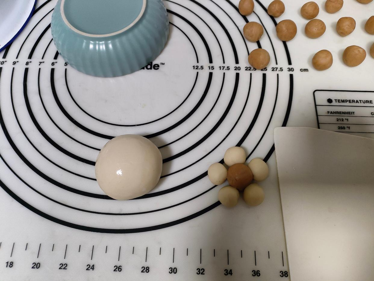 香喷喷的“足球”馒头来了，好吃又好玩，网友：不知从哪里下口？