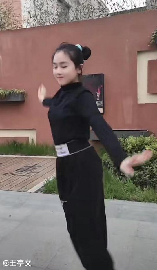 盘点10位童星今昔对比,10位长残的童星今昔对比合集