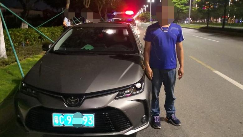 男子帮抢回手机刮到汽车被赔2000,车剐蹭全责对方修车5000元