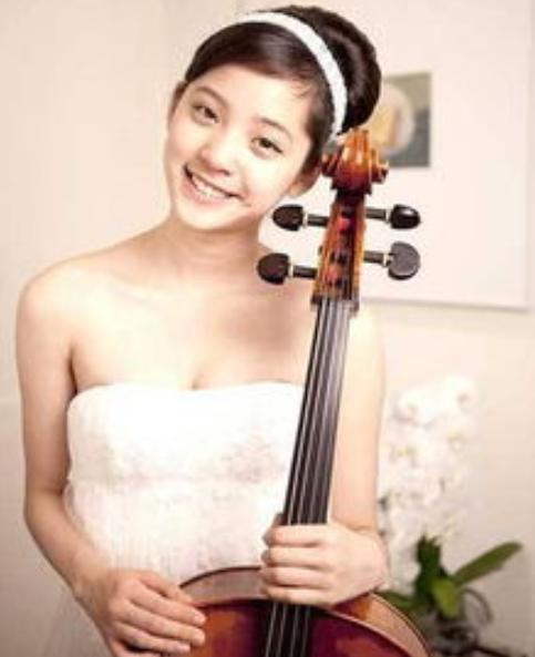 靠肩撒娇、摸脸掐腰、强吻壁咚，没分寸感的女明星算不算耍流氓？