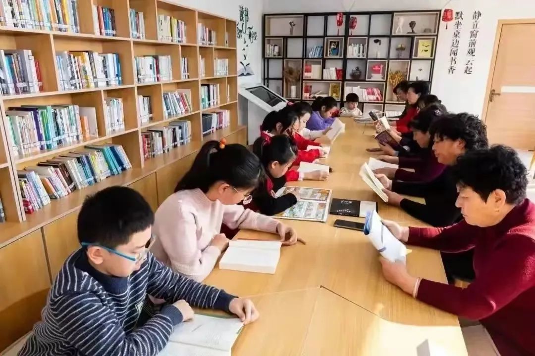 暖心摆渡架起警民连心桥,便民服务站架起干群连心桥