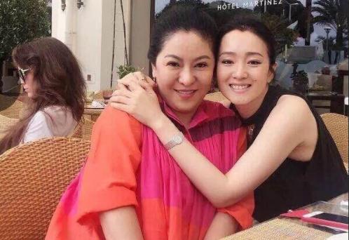 内涵张兰母子、产品一个也不熟，难怪向太陈岚的直播会“翻车”