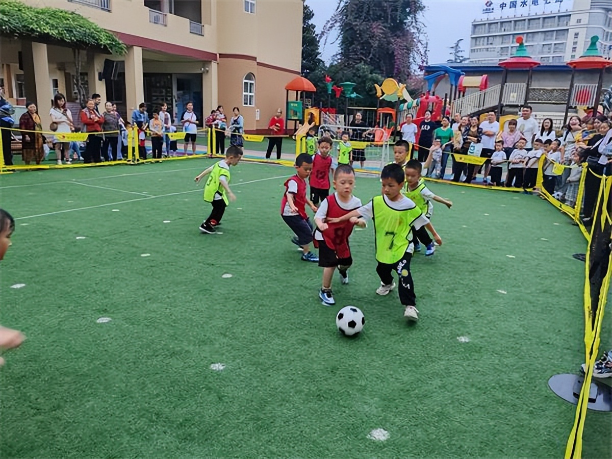 “足”梦迎大运小将展风采——彭山区幼儿园第三届足球嘉年华活动
