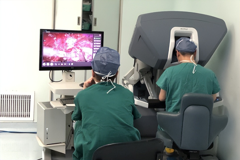 【协和医疗】高难度！泌尿外科朱绍兴教授团队高超“组合拳”完成肾肿瘤保肾手术