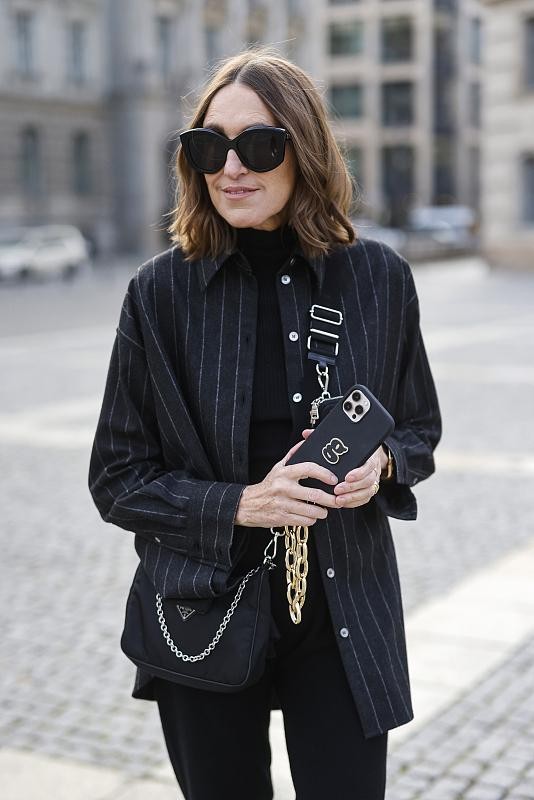 衬衫还是黑色的好看，又帅气又炫酷，显瘦效果杠杠滴