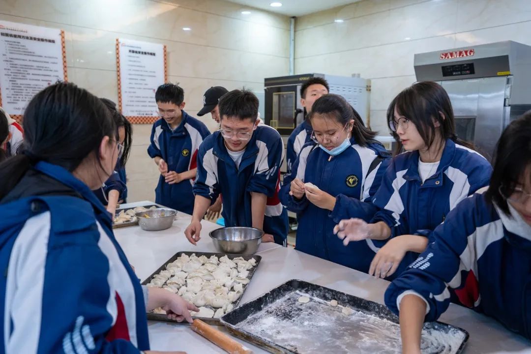 鎼烘墜鍚埅鍔╂垚闀块綈蹇冨崗鍔涘叡鑲蹭汉,鎼烘墜鍚埅鍏辨垚闀块綈蹇冨崗鍔涘叡鑲蹭汉