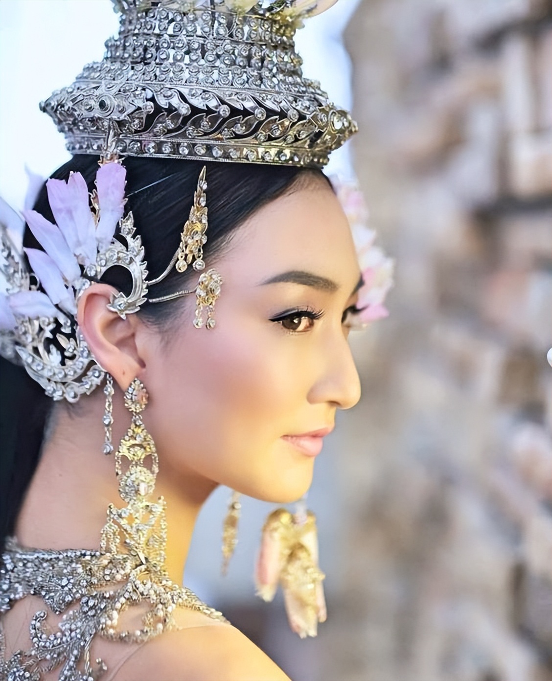 这个穷国租美女导游，只需要花200元，就能全程陪你游玩3天