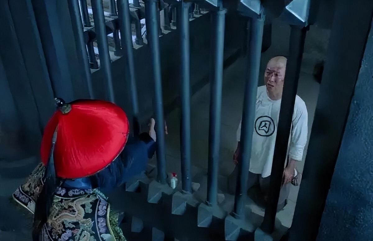 真实的和珅有多可怕？乾隆晚年和珅设计死局，浙江巡抚因一语暴毙