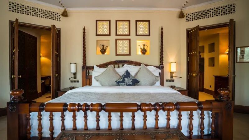 花了5.5w,只为在迪拜的沙漠里和羚羊相伴入睡