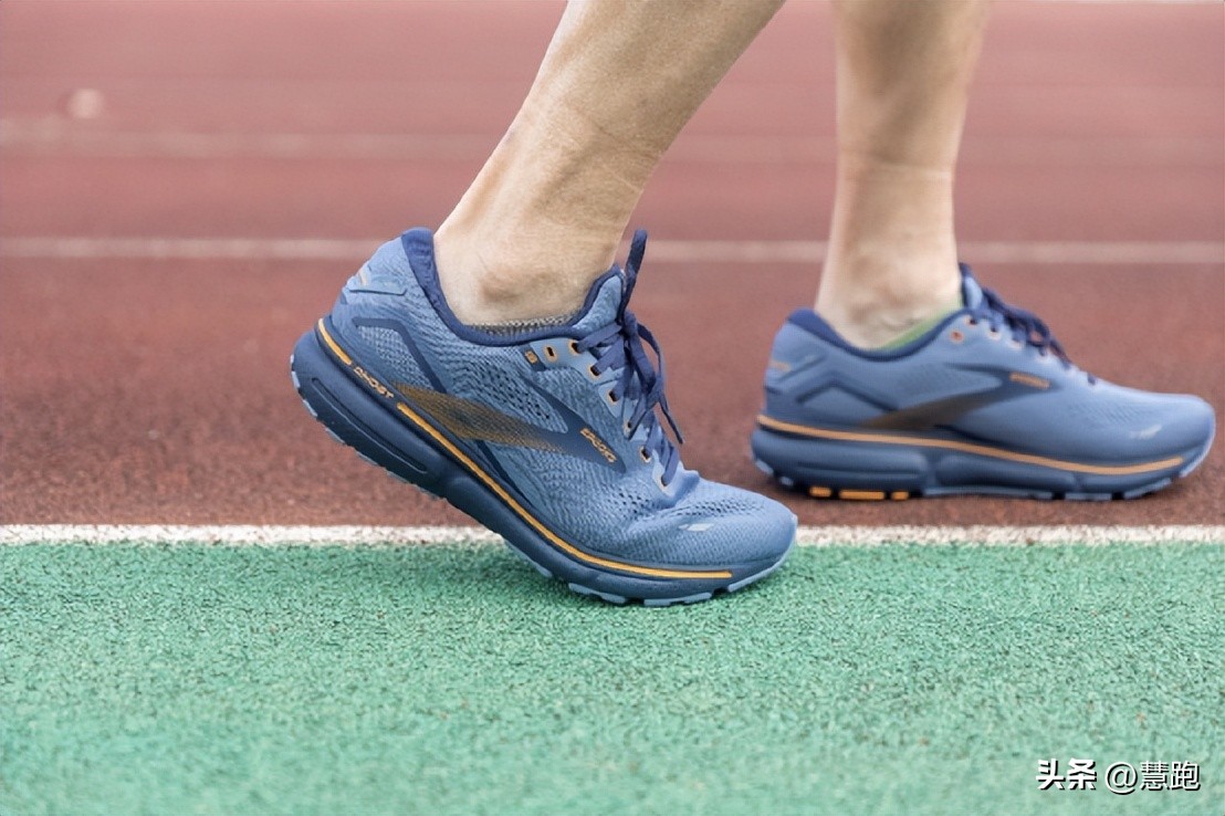 脚感好到飞起的跑鞋,灵动与飘逸的球鞋