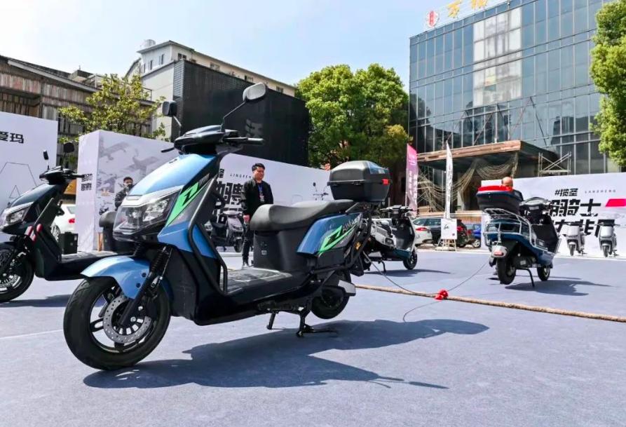 爱玛百公里续航电摩有哪几款,爱玛能骑最快的电摩