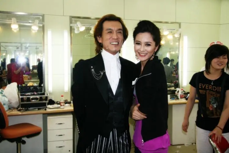 易建联荆灵结婚多久,易建联生了多少个孩子