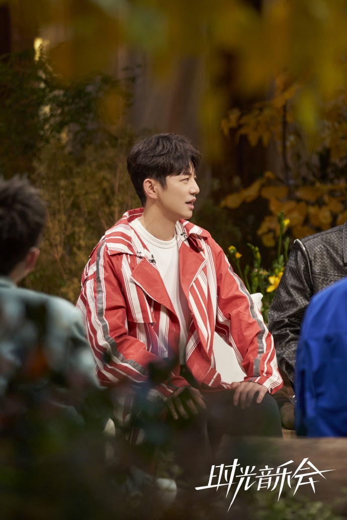 何炅张真源加盟田震专场,田震何炅时代少年团唱风雨彩虹