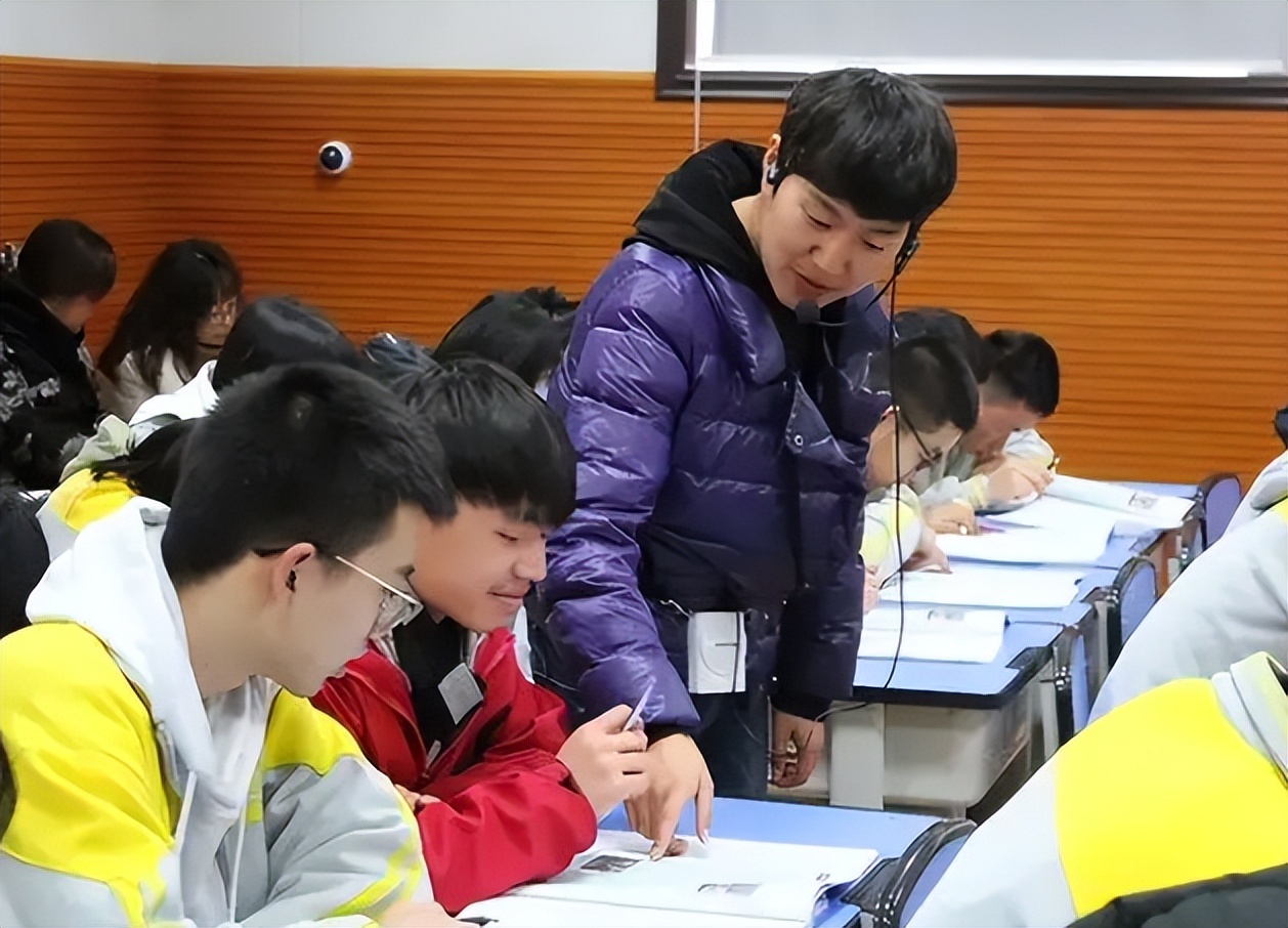 初二女生改语文书为活页纸,初二女生量体裁衣