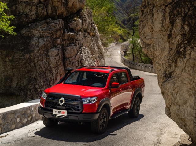 不足30万的大型皮卡,皮卡车可以拉货跟载人吗